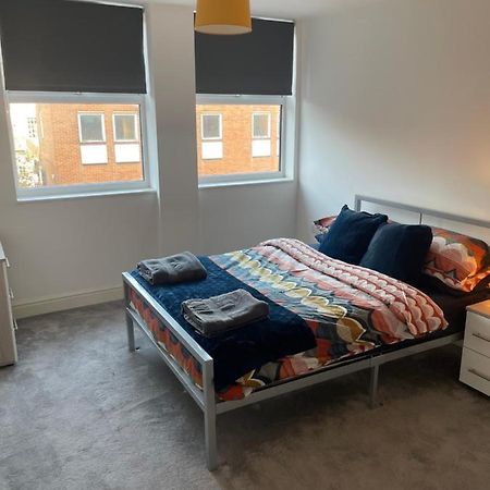 #0202 One Bedroom Serviced Apartment-Free Parking Derby Kültér fotó