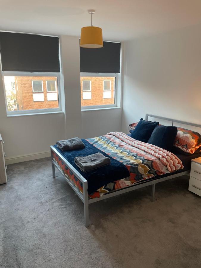 #0202 One Bedroom Serviced Apartment-Free Parking Derby Kültér fotó