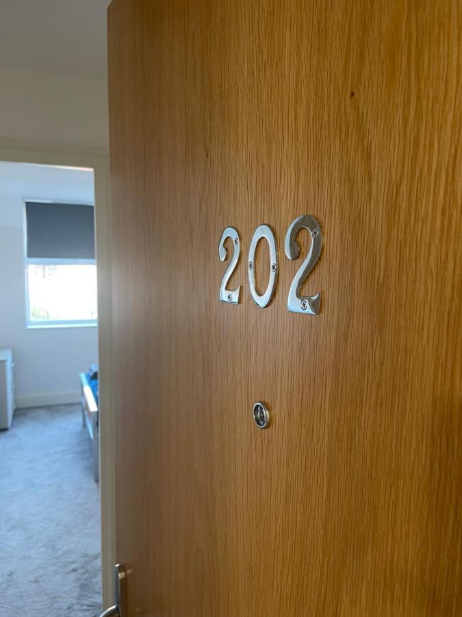 #0202 One Bedroom Serviced Apartment-Free Parking Derby Kültér fotó