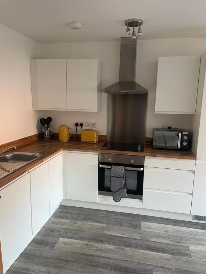 #0202 One Bedroom Serviced Apartment-Free Parking Derby Kültér fotó