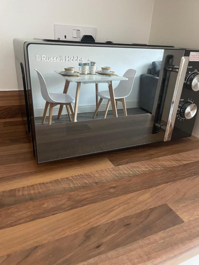 #0202 One Bedroom Serviced Apartment-Free Parking Derby Kültér fotó